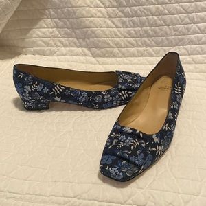 Ann Mashburn blue floral buckle almost flats size 38.5(US 8)